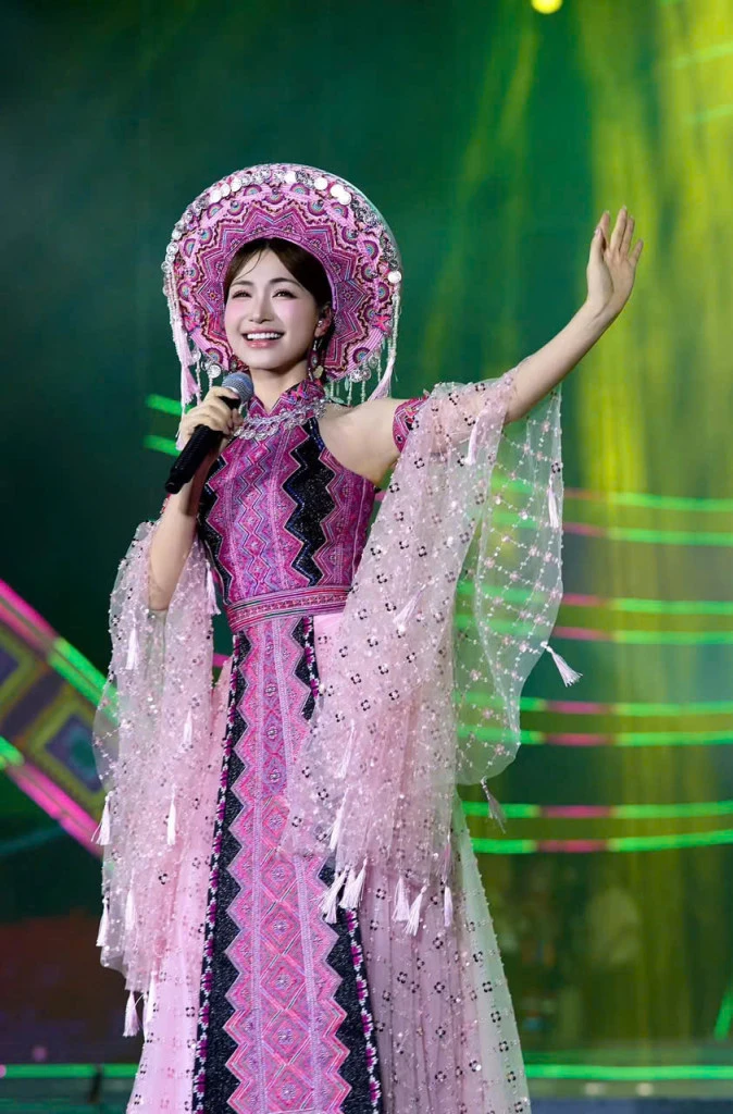 Nỗi khổ của Hoà Minzy Nỗi khổ của Hoà Minzy