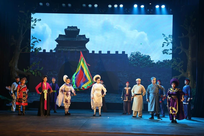 NSND Hồ Ngọc Trinh đạo diễn vở cải lương kinh điển "Tiếng trống Mê Linh" NSND Hồ Ngọc Trinh đạo diễn vở cải lương kinh điển "Tiếng trống Mê Linh"