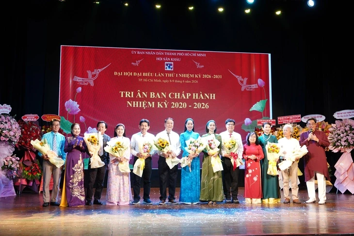 NSND Trịnh Kim Chi được bầu làm Chủ tịch Hội Sân khấu TP.HCM NSND Trịnh Kim Chi được bầu làm Chủ tịch Hội Sân khấu TP.HCM