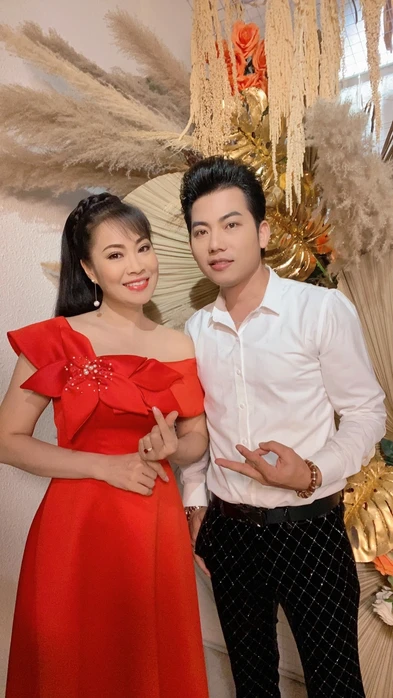 NSƯT Nhân Hậu: Đổi nghệ danh – mở một hành trình nhân ái NSƯT Nhân Hậu: Đổi nghệ danh – mở một hành trình nhân ái