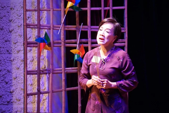 NSƯT Phương Hồng Thủy - Lặng lẽ giữ ngọn lửa nghề NSƯT Phương Hồng Thủy - Lặng lẽ giữ ngọn lửa nghề