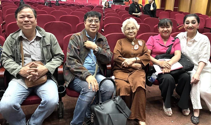 NSƯT Thanh Thanh Tâm với "Tự tình quê hương" được Hội đồng Nghệ thuật khen ngợi NSƯT Thanh Thanh Tâm với "Tự tình quê hương" được Hội đồng Nghệ thuật khen ngợi