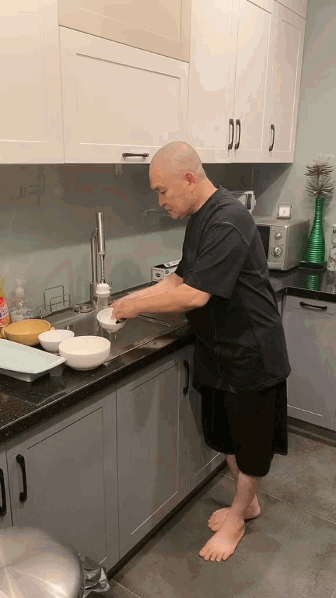 NSƯT Xuân Hinh nghỉ hưu sớm ở tuổi 57, sống bình yên trong căn nhà phố cổ Hà Nội NSƯT Xuân Hinh nghỉ hưu sớm ở tuổi 57, sống bình yên trong căn nhà phố cổ Hà Nội