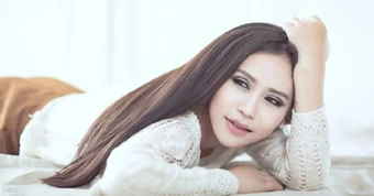 Nữ ca sĩ 43 tuổi bị cắt tiết mục khi đi hát lót: "Tôi uất ức"