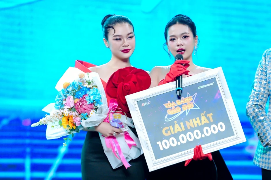 Nữ ca sĩ bỏ việc văn phòng đi hát, chật vật với cát sê 300.000 đồng Nữ ca sĩ bỏ việc văn phòng đi hát, chật vật với cát sê 300.000 đồng
