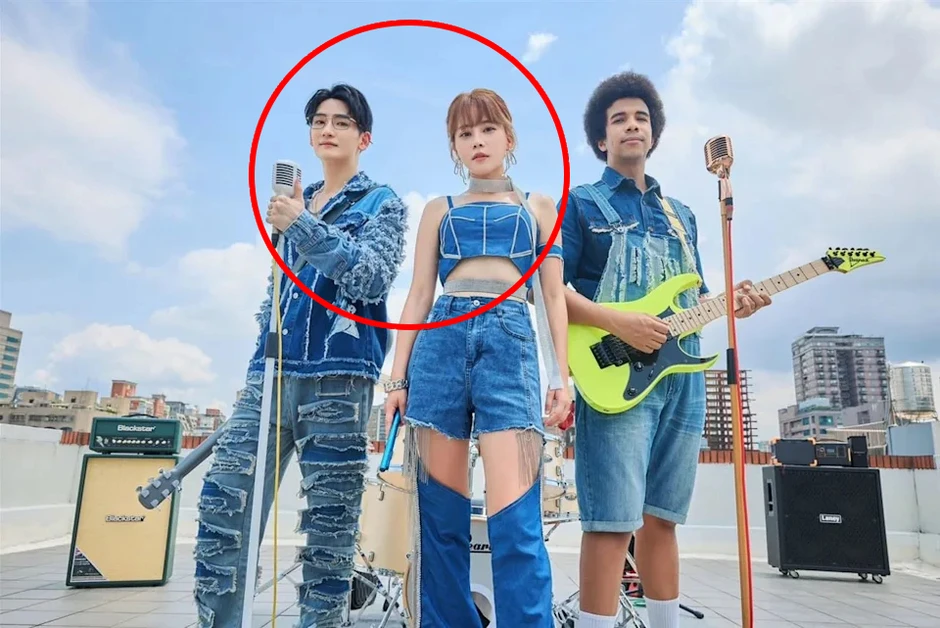 Nữ ca sĩ D. ly hôn cay đắng vì phát hiện chồng ngoại tình với bạn thân trong nhà nghỉ Nữ ca sĩ D. ly hôn cay đắng vì phát hiện chồng ngoại tình với bạn thân trong nhà nghỉ