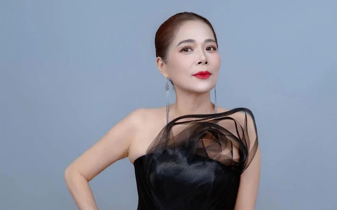 Nữ ca sĩ đại gia miền Trung nhắc nhở một số nghệ sĩ: "Bớt bớt lại" Nữ ca sĩ đại gia miền Trung nhắc nhở một số nghệ sĩ: "Bớt bớt lại"