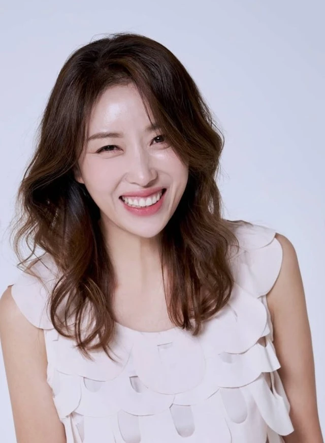 Nữ ca sĩ lộ clip ngoại tình trong thang máy thua kiện, khóc nghẹn thanh minh mà chả ai thương: "Tôi cũng là nạn nhân" Nữ ca sĩ lộ clip ngoại tình trong thang máy thua kiện, khóc nghẹn thanh minh mà chả ai thương: "Tôi cũng là nạn nhân"