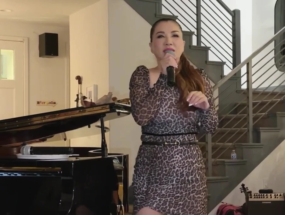 Nữ ca sĩ SN 1963 thề không lấy chồng: "Tôi bị dụ dỗ"