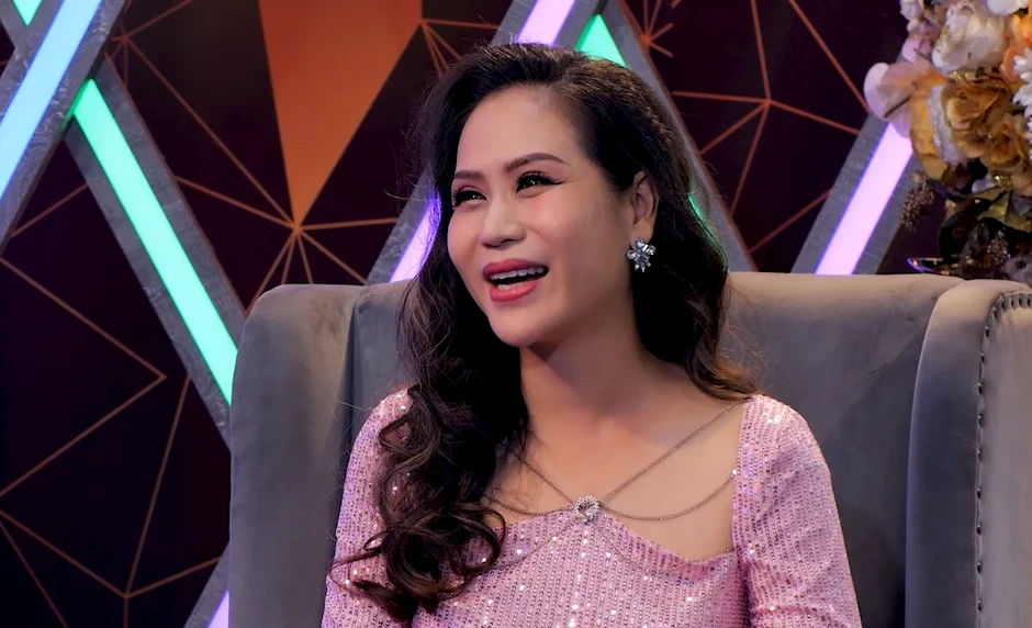 Nữ ca sĩ từng đi hát lót, tủi thân vì bị cắt tiết mục ở phút chót Nữ ca sĩ từng đi hát lót, tủi thân vì bị cắt tiết mục ở phút chót