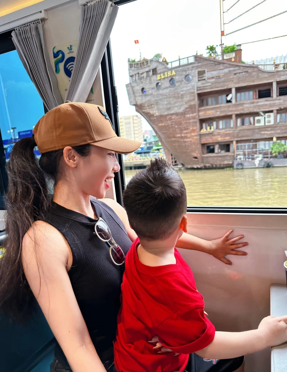 Nữ ca sĩ Vbiz làm mẹ đơn thân: Từ Pháp trở về Việt Nam, từng tính làm nail để mưu sinh Nữ ca sĩ Vbiz làm mẹ đơn thân: Từ Pháp trở về Việt Nam, từng tính làm nail để mưu sinh