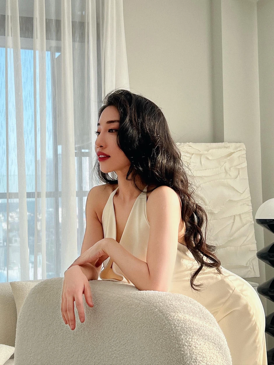 Nữ ca sĩ Vbiz làm mẹ đơn thân: Từ Pháp trở về Việt Nam, từng tính làm nail để mưu sinh Nữ ca sĩ Vbiz làm mẹ đơn thân: Từ Pháp trở về Việt Nam, từng tính làm nail để mưu sinh