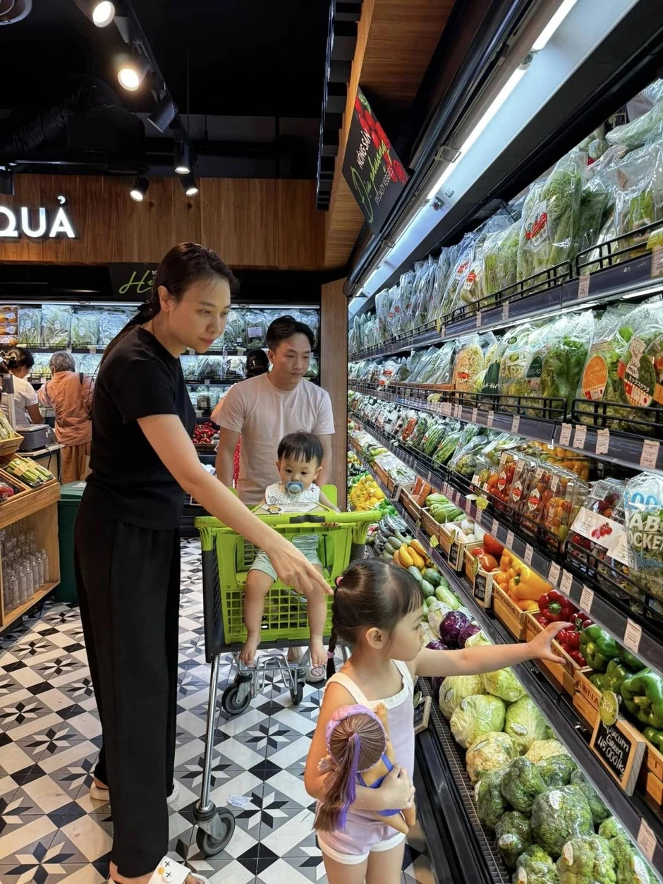 Nữ ca sĩ yêu người đàn ông có con riêng là đại gia đình đám, U40 viên mãn trong biệt thự lớn Nữ ca sĩ yêu người đàn ông có con riêng là đại gia đình đám, U40 viên mãn trong biệt thự lớn