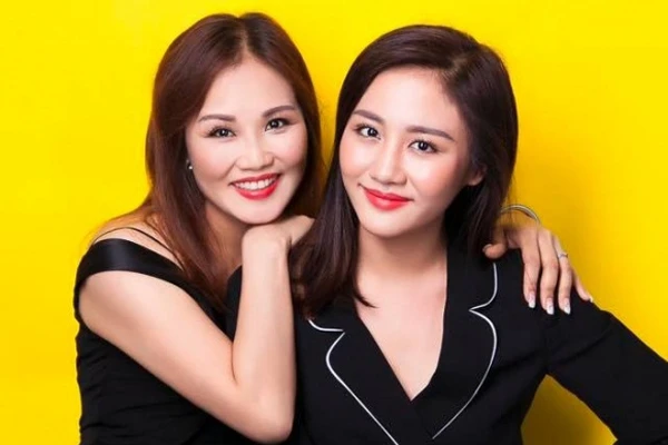 Nữ Đại tá là NSND đình đám: Mẹ Văn Mai Hương đến gặp tôi bảo "nó sợ bà quá" Nữ Đại tá là NSND đình đám: Mẹ Văn Mai Hương đến gặp tôi bảo "nó sợ bà quá"