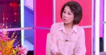 Nữ danh ca 73 tuổi 5 giờ sáng chạy bộ: "Tôi đàn ông lắm vì nghề nên tôi mặc áo dài"