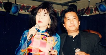 Nữ danh ca là chủ nhà hàng qua Mỹ: "Tôi phải bỏ mấy cây vàng"
