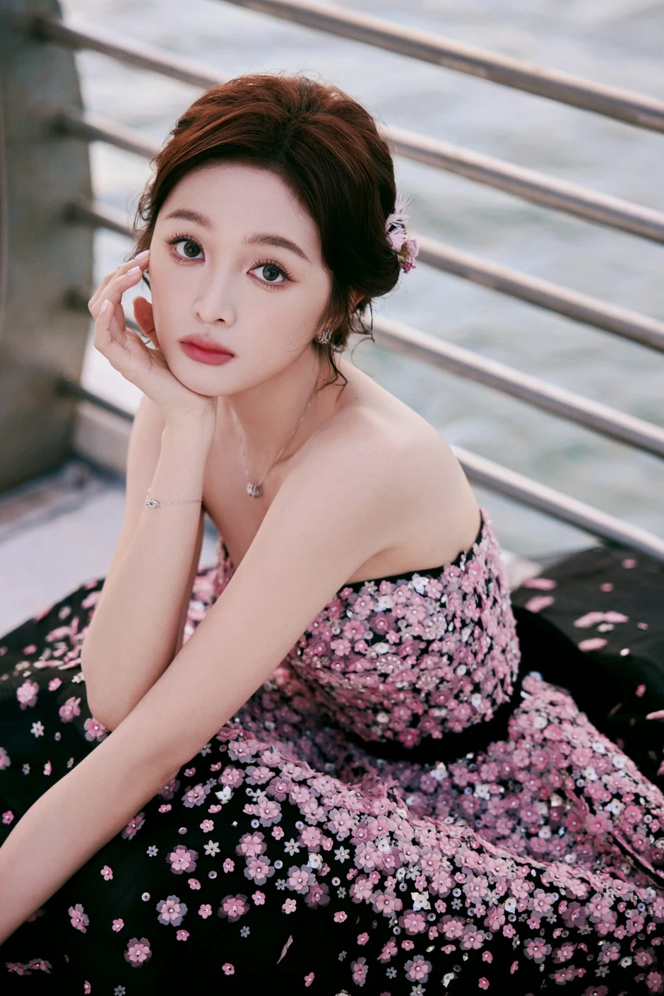 Nữ diễn viên bị bóc lột suốt 10 năm kêu cứu