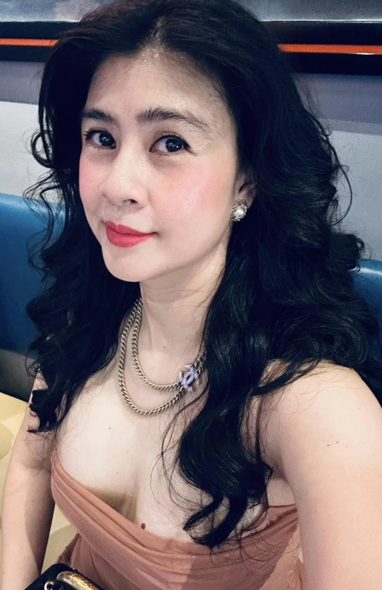 Nữ diễn viên đình đám bỏ showbiz đi bán xôi cua ở đường Nguyễn Lương Bằng, TP.HCM Nữ diễn viên đình đám bỏ showbiz đi bán xôi cua ở đường Nguyễn Lương Bằng, TP.HCM