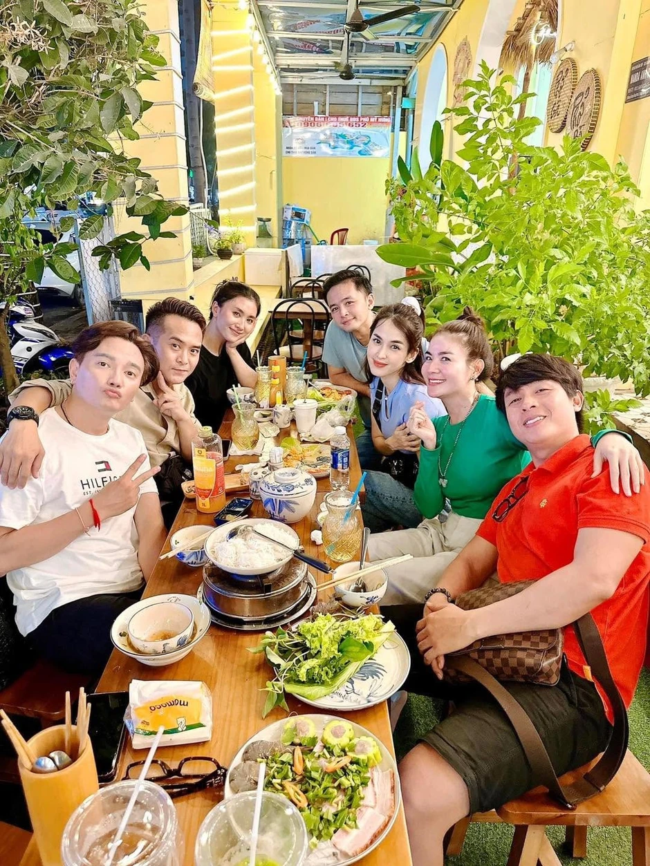 Nữ diễn viên đình đám đi bán bún bò Huế ở đường số 6, phường Tân Phong, TP.HCM Nữ diễn viên đình đám đi bán bún bò Huế ở đường số 6, phường Tân Phong, TP.HCM