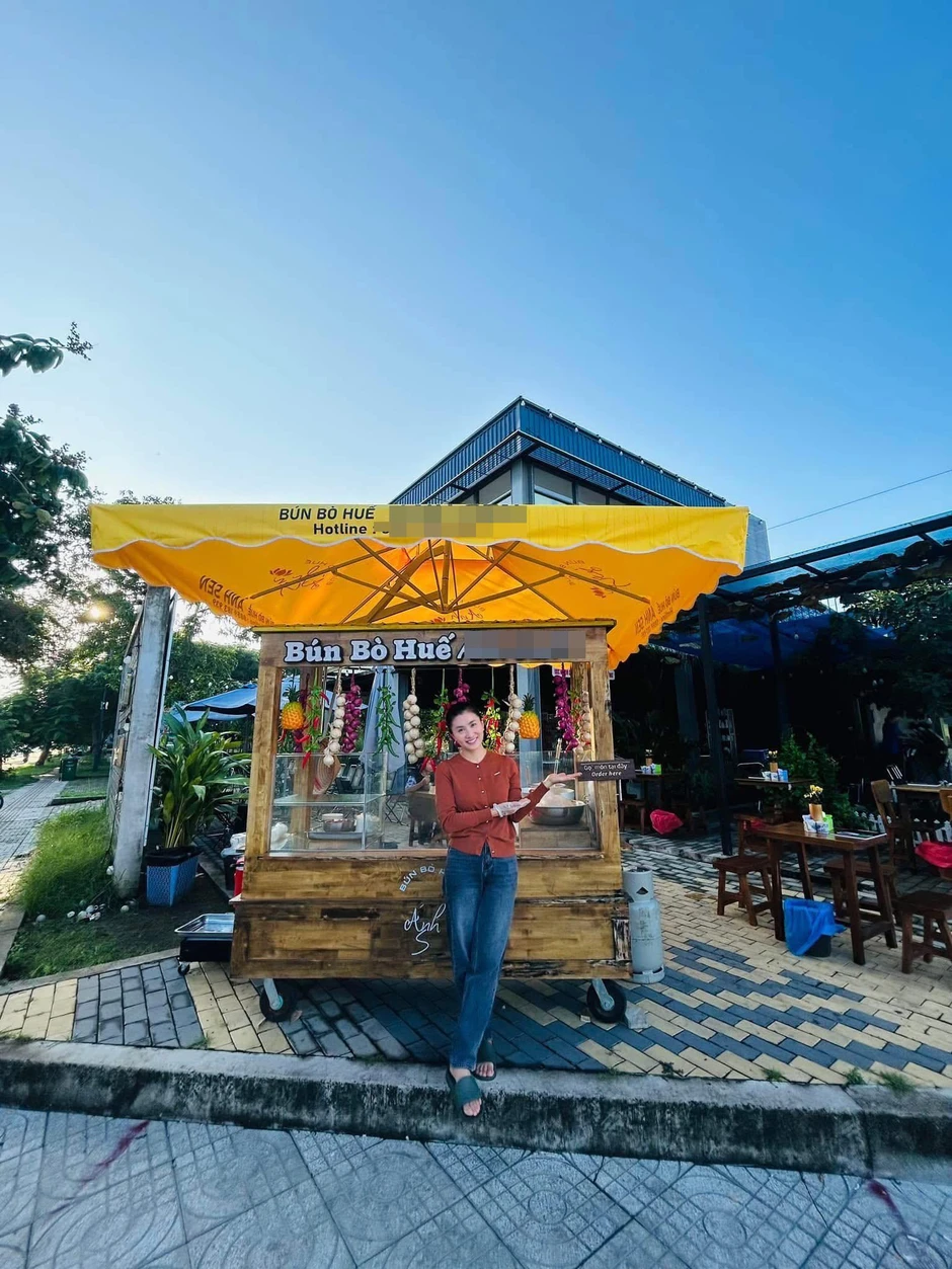 Nữ diễn viên đình đám đi bán bún bò Huế ở đường số 6, phường Tân Phong, TP.HCM Nữ diễn viên đình đám đi bán bún bò Huế ở đường số 6, phường Tân Phong, TP.HCM