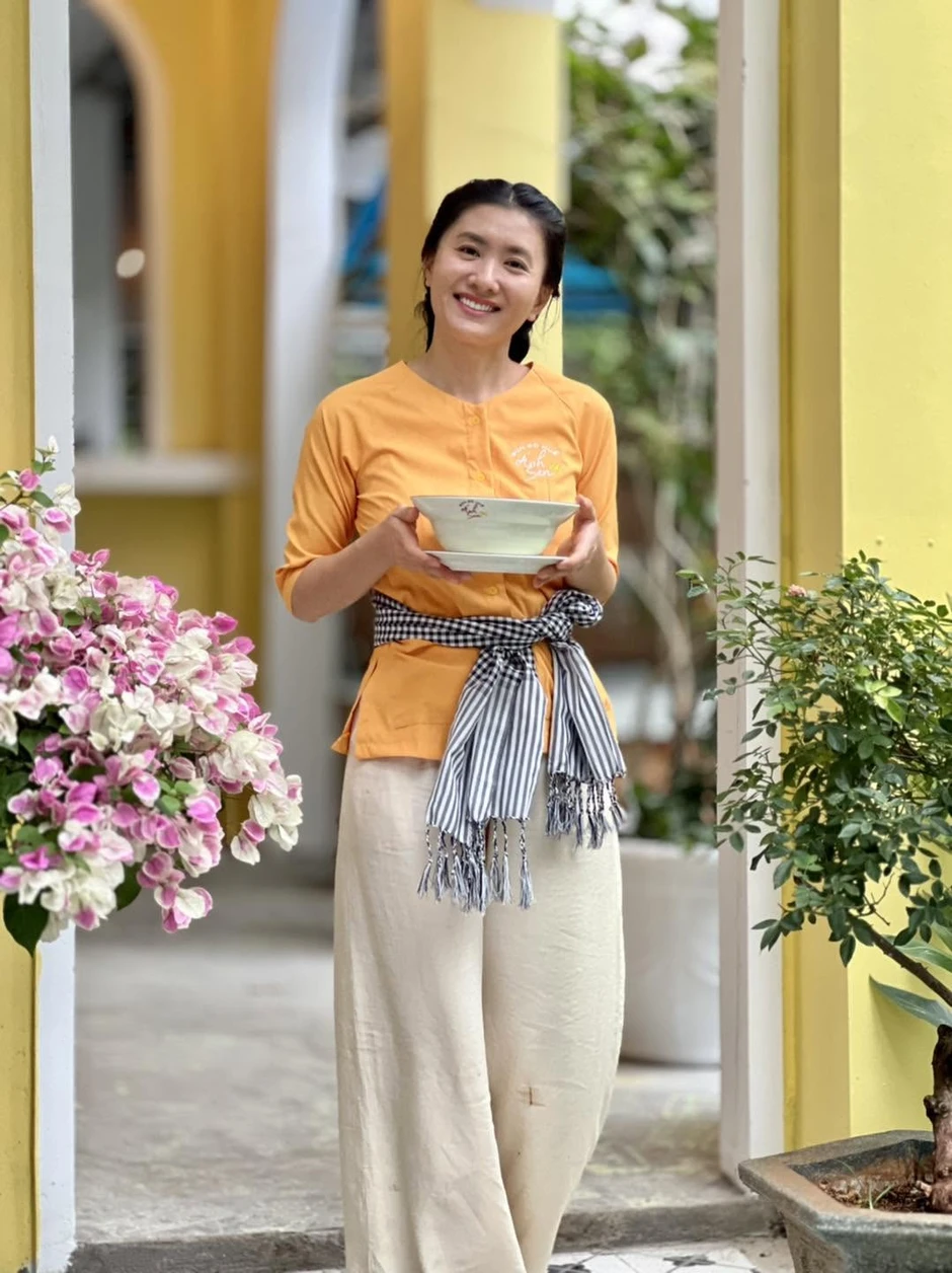 Nữ diễn viên đình đám đi bán bún bò Huế ở đường số 6, phường Tân Phong, TP.HCM Nữ diễn viên đình đám đi bán bún bò Huế ở đường số 6, phường Tân Phong, TP.HCM