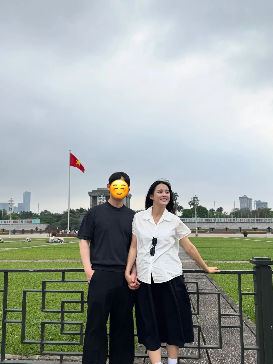 Nữ diễn viên Hàn Quốc ăn phở, uống cà phê đường tàu ở Hà Nội Nữ diễn viên Hàn Quốc ăn phở, uống cà phê đường tàu ở Hà Nội