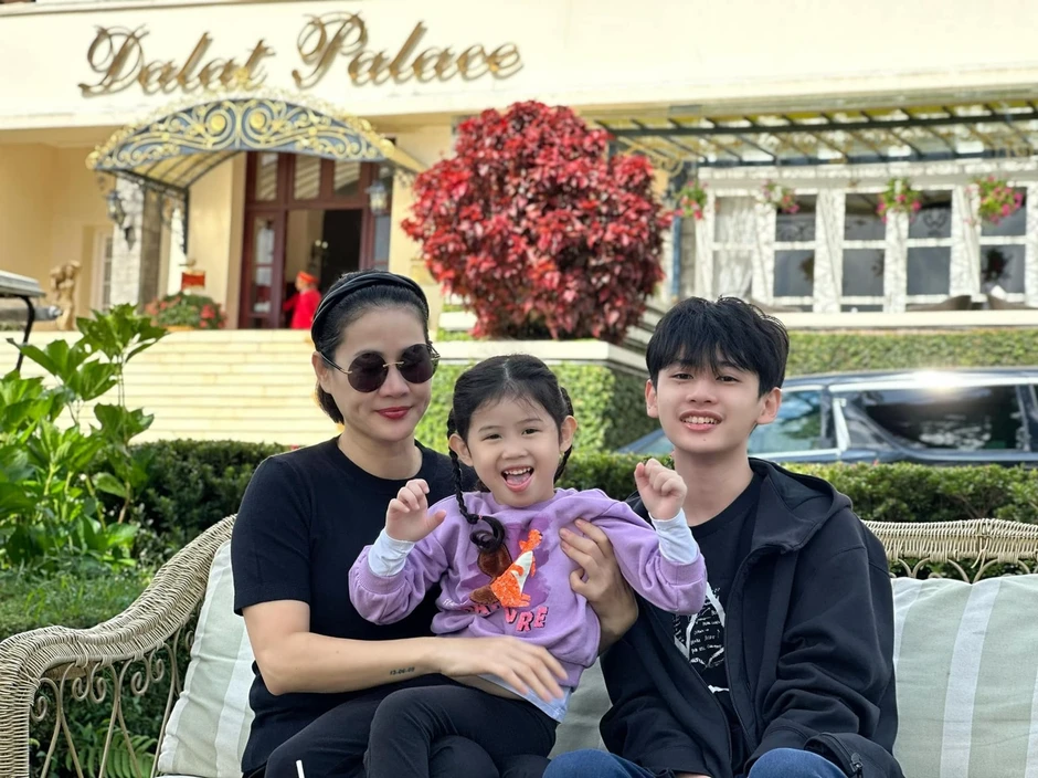 Nữ diễn viên là mẹ đơn thân nói thẳng: "Không ai hầu ai hết" Nữ diễn viên là mẹ đơn thân nói thẳng: "Không ai hầu ai hết"