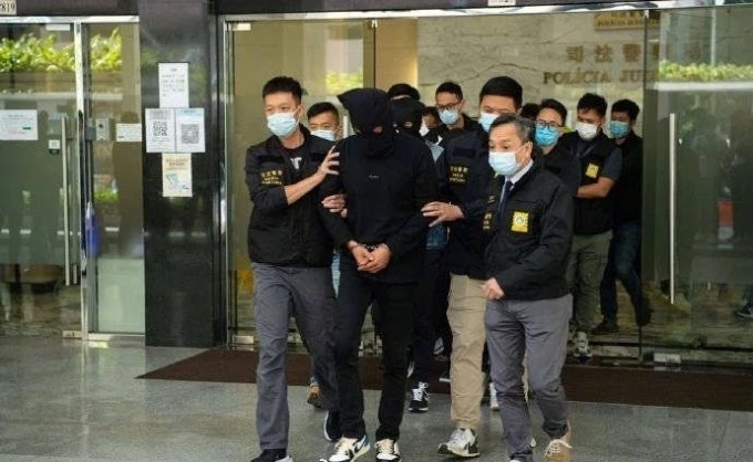 Nữ diễn viên phim giờ vàng có chồng đại gia bị bắt bị ngân hàng đuổi về khi ra rút 155 tỷ tiền tiết kiệm Nữ diễn viên phim giờ vàng có chồng đại gia bị bắt bị ngân hàng đuổi về khi ra rút 155 tỷ tiền tiết kiệm