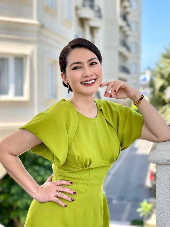 Nữ diễn viên SN 1985 giải nghệ ở tuổi 39: Giờ làm mẹ đơn thân, sống trong biệt thự mặt tiền ở Sài thành Nữ diễn viên SN 1985 giải nghệ ở tuổi 39: Giờ làm mẹ đơn thân, sống trong biệt thự mặt tiền ở Sài thành