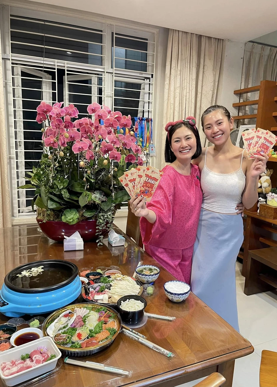 Nữ diễn viên SN 1985 giải nghệ ở tuổi 39: Giờ làm mẹ đơn thân, sống trong biệt thự mặt tiền ở Sài thành Nữ diễn viên SN 1985 giải nghệ ở tuổi 39: Giờ làm mẹ đơn thân, sống trong biệt thự mặt tiền ở Sài thành