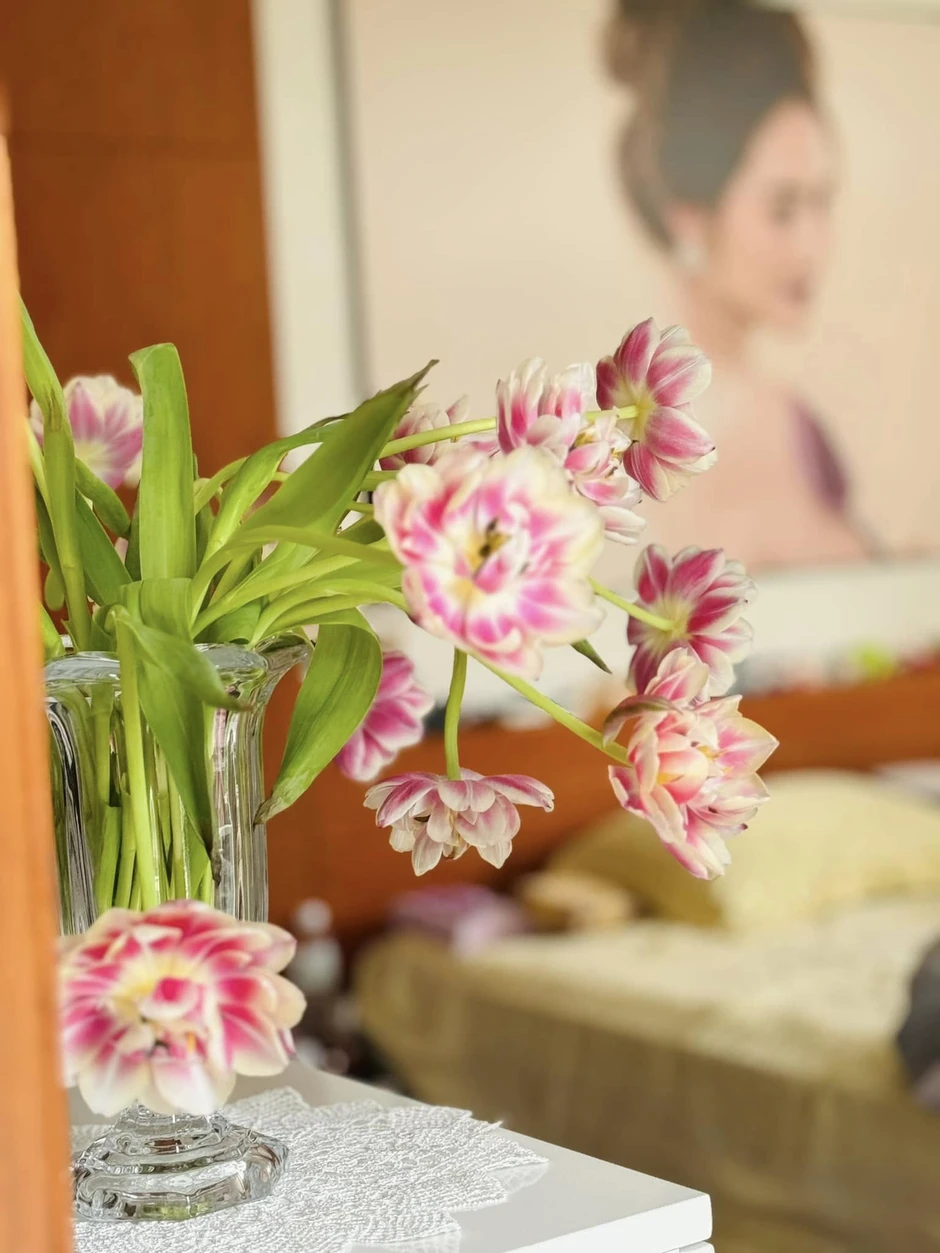 Nữ diễn viên SN 1985 giải nghệ ở tuổi 39: Giờ làm mẹ đơn thân, sống trong biệt thự mặt tiền ở Sài thành Nữ diễn viên SN 1985 giải nghệ ở tuổi 39: Giờ làm mẹ đơn thân, sống trong biệt thự mặt tiền ở Sài thành