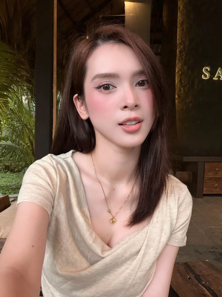 Nữ diễn viên SN 1995 quê Phú Thọ: "Em lấy chồng em vì tiền" Nữ diễn viên SN 1995 quê Phú Thọ: "Em lấy chồng em vì tiền"