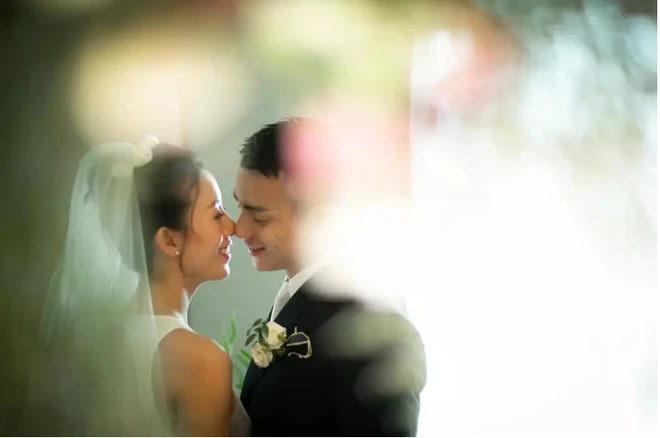 Nữ diễn viên tái hôn với nhân viên bảo bán hiểm lương gần 9 tỷ/năm, gara nhà đậu toàn Porsche - Lamborghini