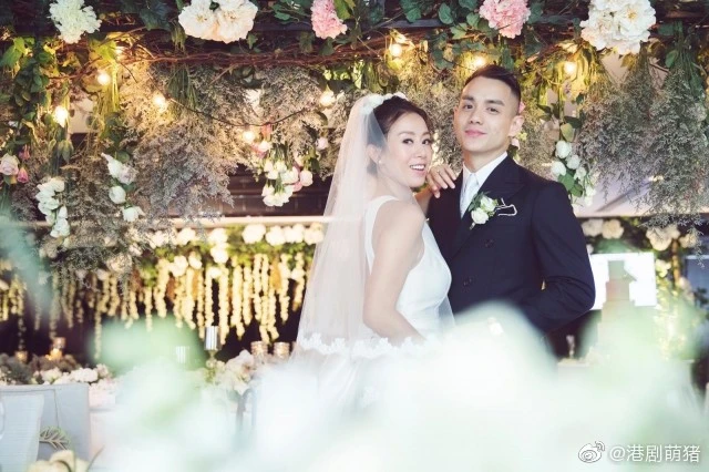 Nữ diễn viên tái hôn với nhân viên bảo bán hiểm lương gần 9 tỷ/năm, gara nhà đậu toàn Porsche - Lamborghini