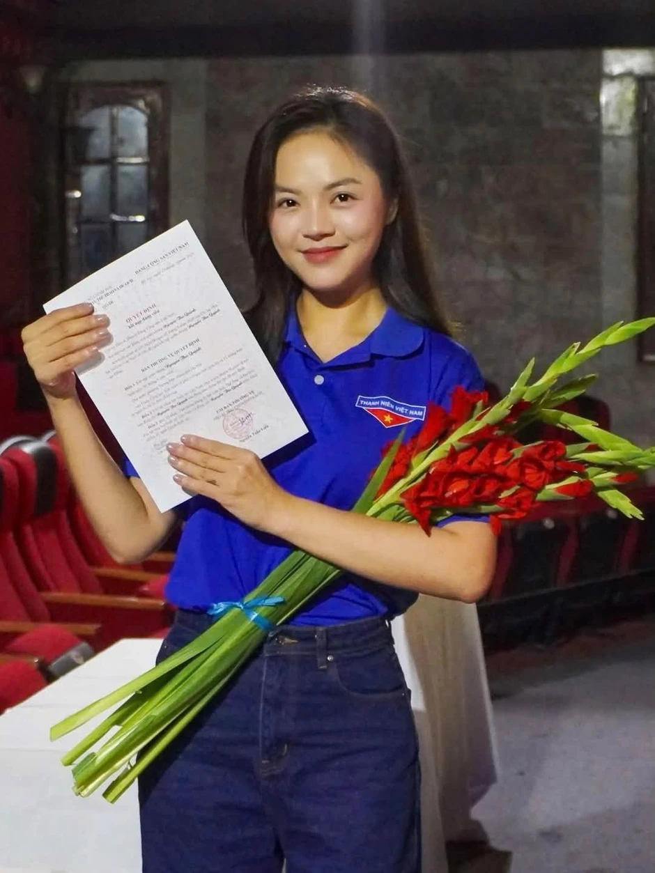 Nữ diễn viên Việt vừa được kết nạp Đảng, từng được cả Bộ Quốc phòng khen thưởng mới tài