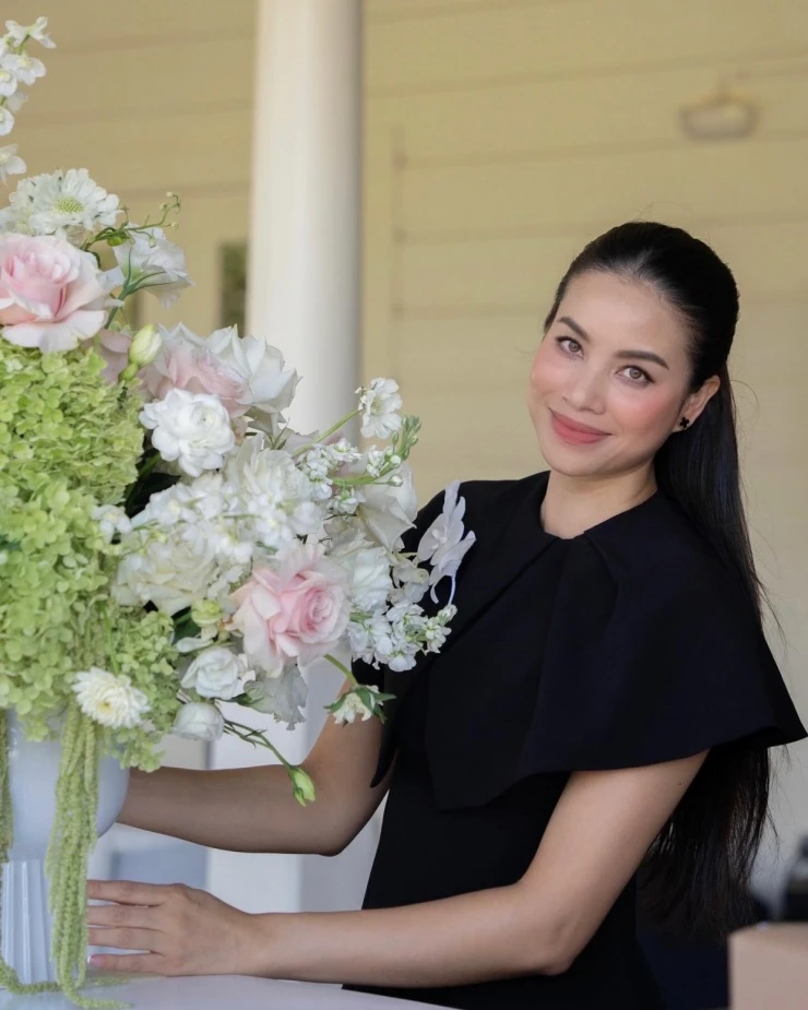 Nữ giảng viên quê Hải Phòng từng nổi đình đám showbiz từ năm 24 tuổi, hiện bán hoa, làm trang trí đám cưới ở Mỹ, sống trong biệt thự 2 tầng Nữ giảng viên quê Hải Phòng từng nổi đình đám showbiz từ năm 24 tuổi, hiện bán hoa, làm trang trí đám cưới ở Mỹ, sống trong biệt thự 2 tầng