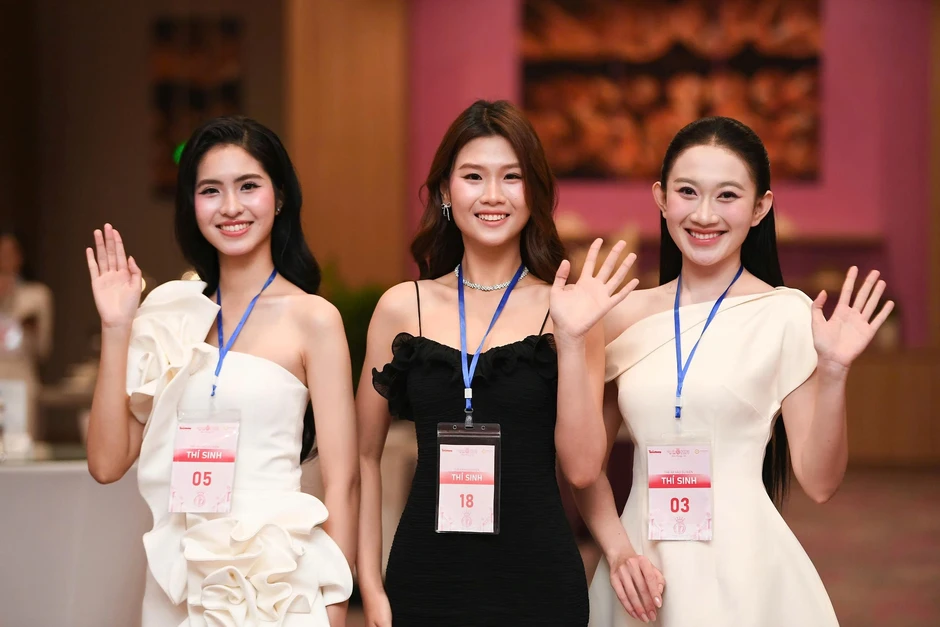Nữ kỹ sư AI biết 3 ngoại ngữ gây chú ý tại Hoa hậu Việt Nam 2026 Nữ kỹ sư AI biết 3 ngoại ngữ gây chú ý tại Hoa hậu Việt Nam 2026