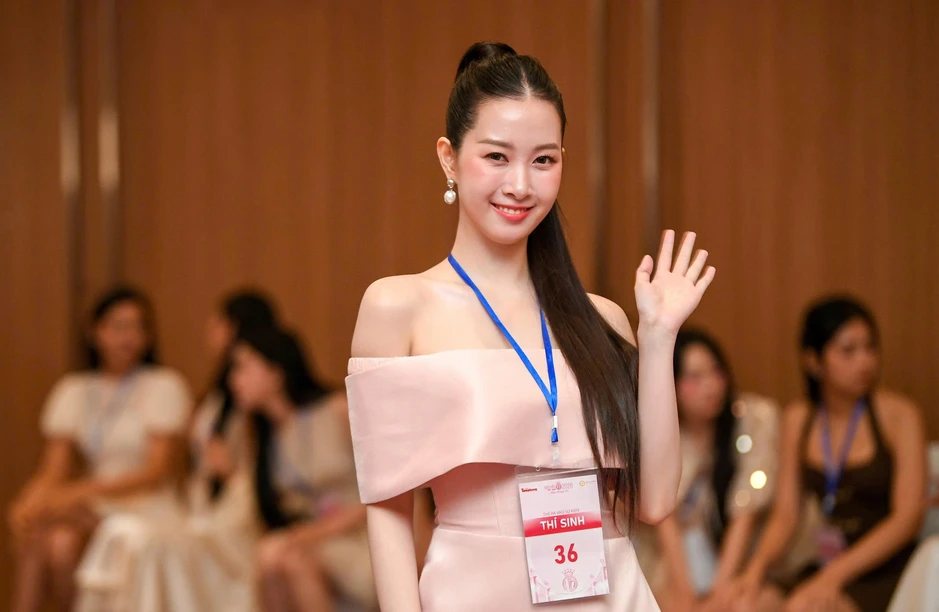 Nữ kỹ sư AI biết 3 ngoại ngữ gây chú ý tại Hoa hậu Việt Nam 2026 Nữ kỹ sư AI biết 3 ngoại ngữ gây chú ý tại Hoa hậu Việt Nam 2026