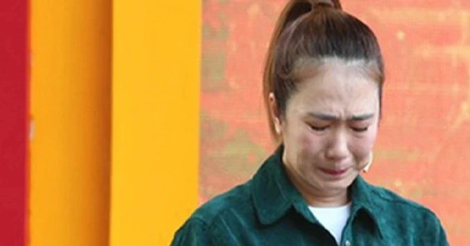Nữ MC nổi tiềng miền Nam cầm hàng chục triệu đi quay, bị nói hay đi xin tiền Nữ MC nổi tiềng miền Nam cầm hàng chục triệu đi quay, bị nói hay đi xin tiền