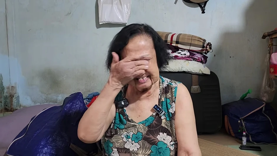 Nữ nghệ sĩ 70 tuổi không có gạo ăn, bật khóc: "Tiền Kim Tử Long cho hết sạch rồi"