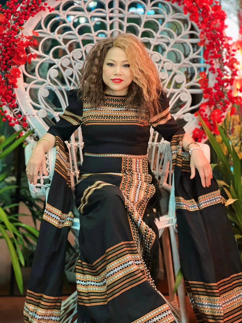 Nữ nghệ sĩ đình đám bỏ TP.HCM về đi bán đồ ăn ở Kon Tum Nữ nghệ sĩ đình đám bỏ TP.HCM về đi bán đồ ăn ở Kon Tum