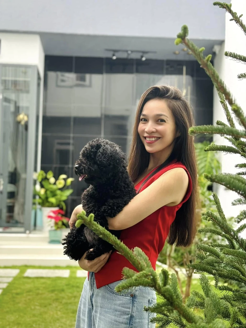 Nữ nghệ sĩ đình đám U50 bán quần áo ở đường Nguyễn Trãi, TP.HCM