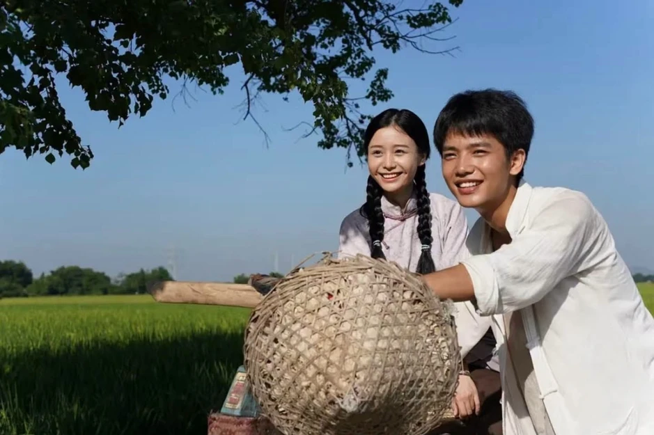 Nữ nhân viên thiết kế vừa đóng phim đã lập kỷ lục mọi thời đại: Đẹp mê hồn, đâu phải nắng mà cứ chói chang Nữ nhân viên thiết kế vừa đóng phim đã lập kỷ lục mọi thời đại: Đẹp mê hồn, đâu phải nắng mà cứ chói chang