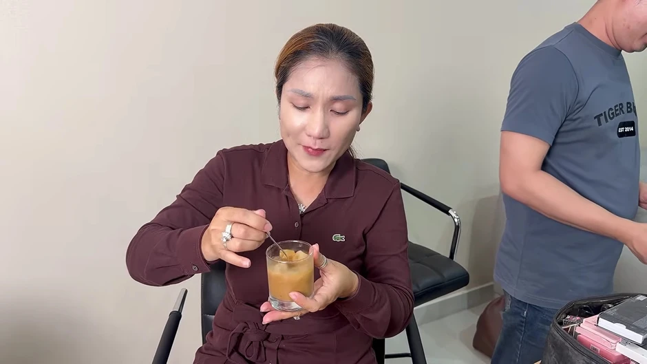 Nữ NSƯT bỏ bán cà phê đi buôn bất động sản Nữ NSƯT bỏ bán cà phê đi buôn bất động sản