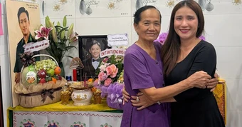 Nữ NSƯT hiếm hoi Quý Bình gặp lúc cuối đời đến thắp hương, tiết lộ tình hình mẹ nam nghệ sĩ