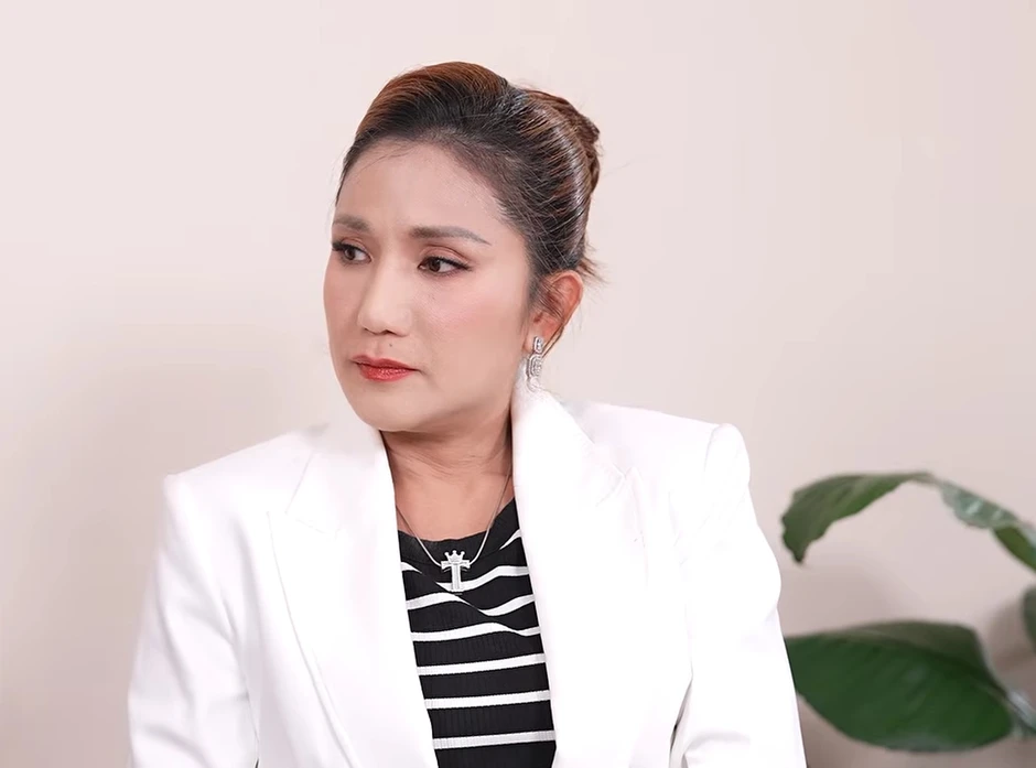 Nữ NSƯT là mẹ đơn thân nói thẳng: "Mọi thứ đều có nhân quả" Nữ NSƯT là mẹ đơn thân nói thẳng: "Mọi thứ đều có nhân quả"