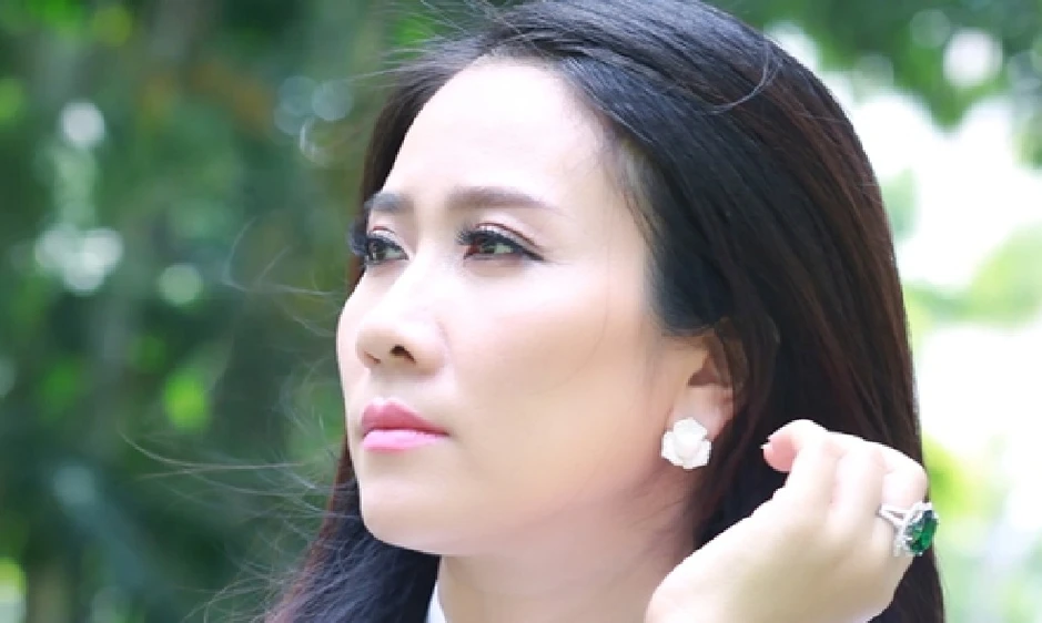 Nữ NSƯT miền Trung vào TP.HCM, tủi thân vì khán giả không mặn mà Nữ NSƯT miền Trung vào TP.HCM, tủi thân vì khán giả không mặn mà