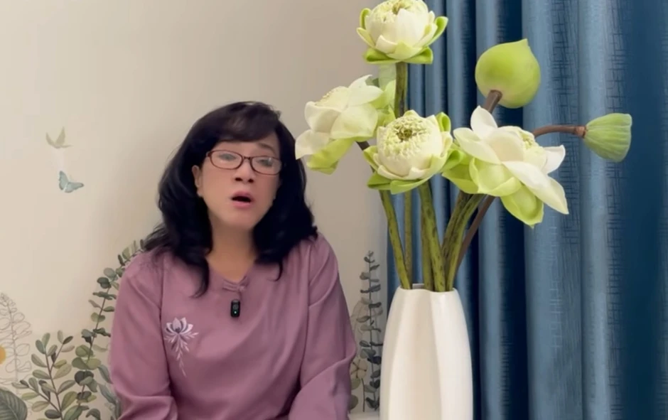 Nữ NSƯT từ Mỹ về bật khóc nức nở: "Con hết sức rồi!" Nữ NSƯT từ Mỹ về bật khóc nức nở: "Con hết sức rồi!"