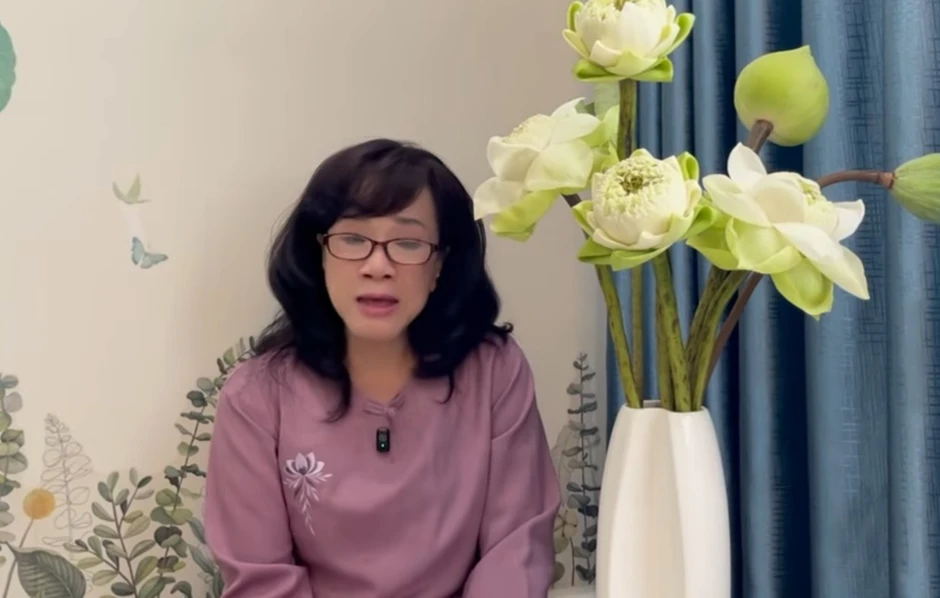 Nữ NSƯT từ Mỹ về bật khóc nức nở: "Con hết sức rồi!" Nữ NSƯT từ Mỹ về bật khóc nức nở: "Con hết sức rồi!"