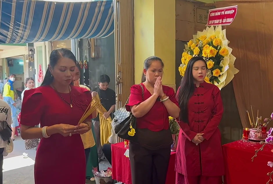 Nữ NSƯT từ Mỹ về xin lỗi các đồng nghiệp Nữ NSƯT từ Mỹ về xin lỗi các đồng nghiệp